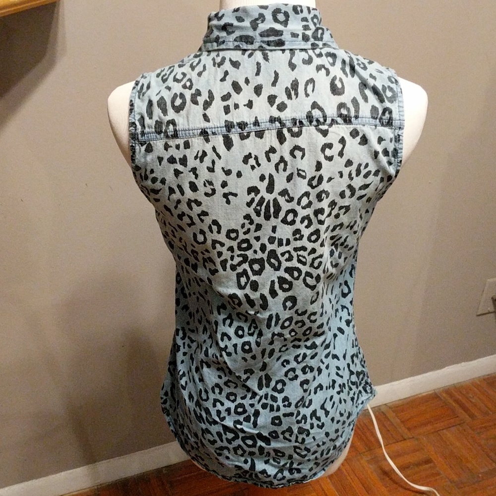 Top - Picture 2 of 2
